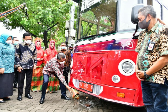 Nurdin Abdullah - Rudy Djamaluddin Launching Bus Wisata Metro Kota