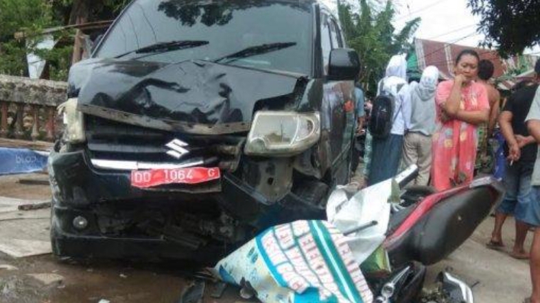 Mobil Dinas Pejabat Pemkab Jeneponto Kecelakaan di Takalar, Seorang Ibu Meninggal