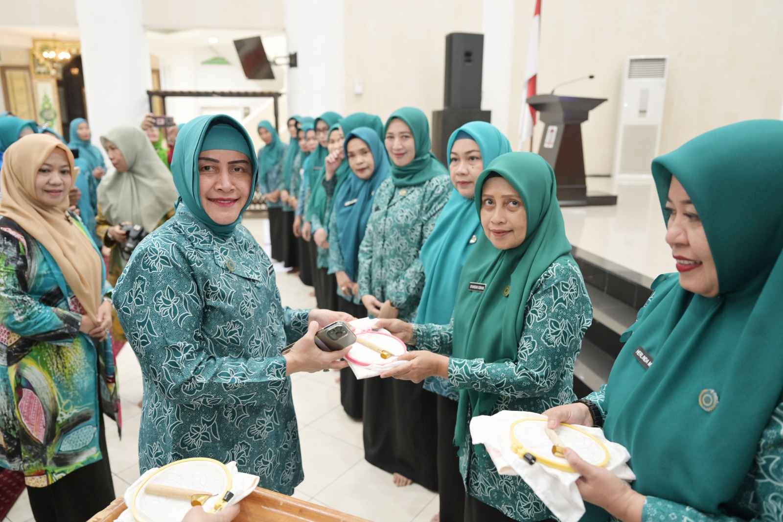 Buka Pelatihan Membatik, Indira Yusuf Ismail Harap Batik Lontara Mendunia