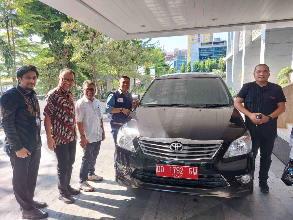 Bentuk Apresiasi Atas Kinerja PMI Makassar, BI Sulsel Serahkan Mobil