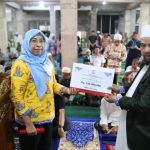Plt Kadiskominfo Ismawaty Nur, Serahkan Bantuan Hibah 100 Juta, ke Masjid Ihyatul Jamaah